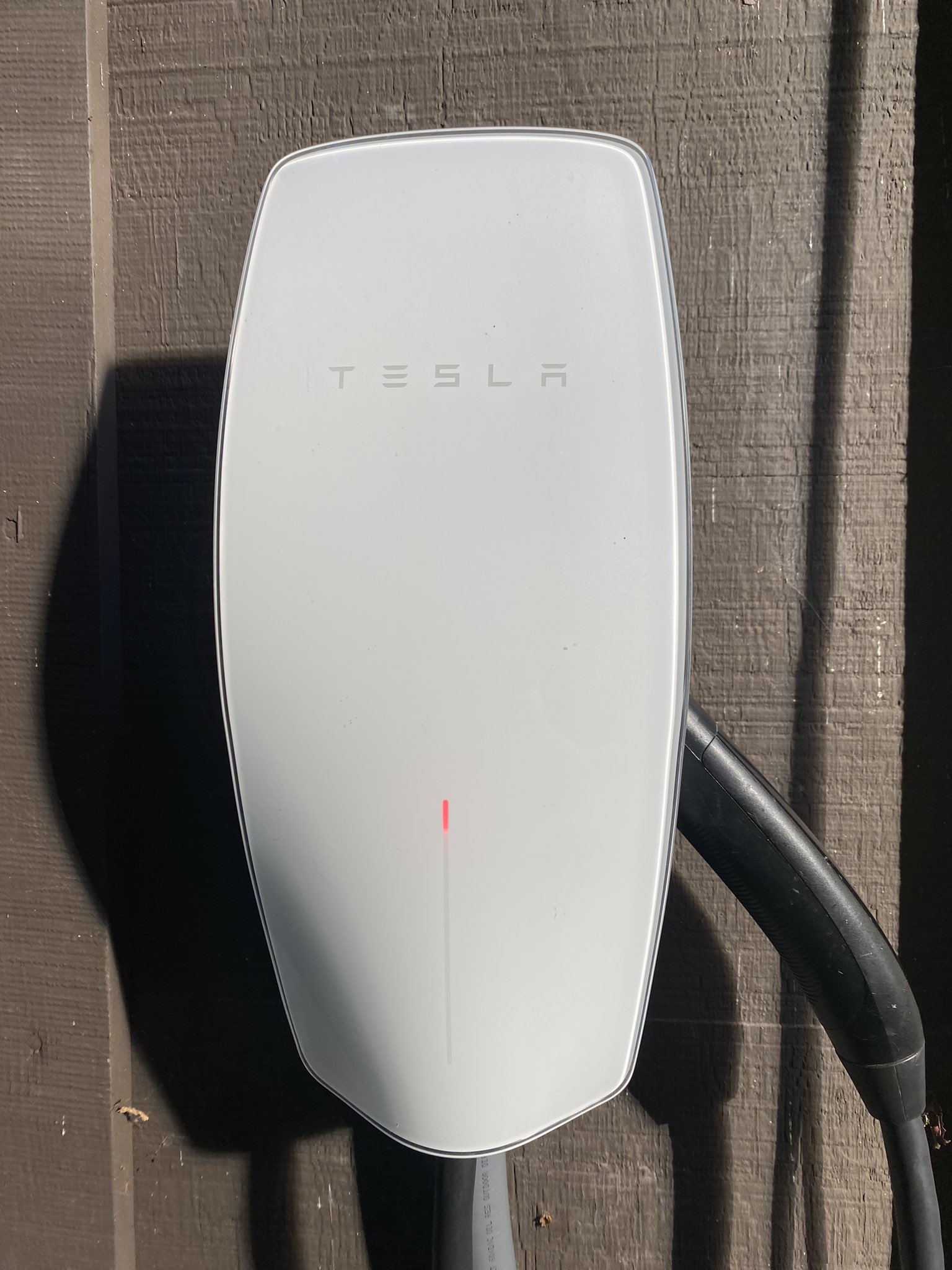 Tesla wall sale connector red light