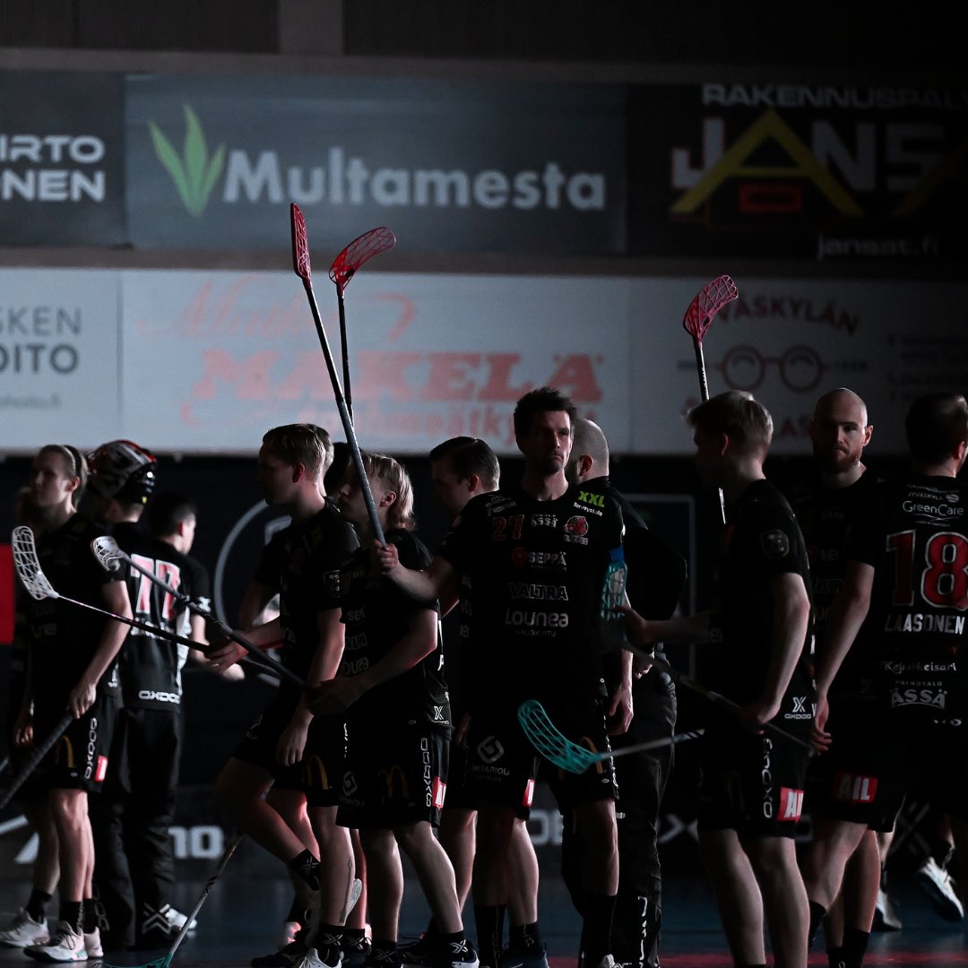 1009 x KIITOS❤️🖤

📸 Esa Jokinen #happeefloorball #hirvirytke #oxdog #mizuno #jyväskylä #fliiga #salibandy