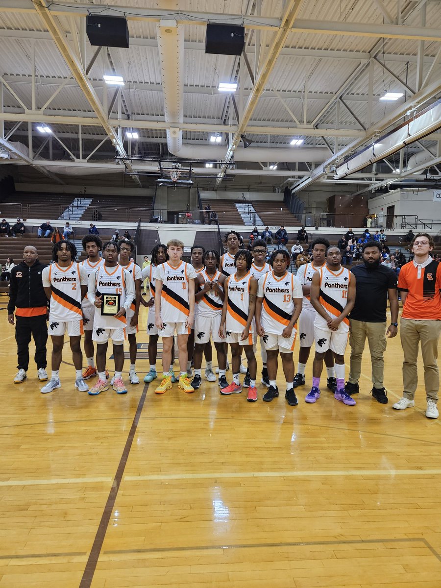 scoopIPS's tweet photo. Dearborn Fordson stays undefeated w/ a 44-31 win over Center Line. 

MVP: 2024 c Mohammad Habhab (Central Michigan) led Fordson w/ 14 points, 16 boards, and 6 blocks.

#28MCRC

@MCRoundball https://t.co/sKBgOIPDmx