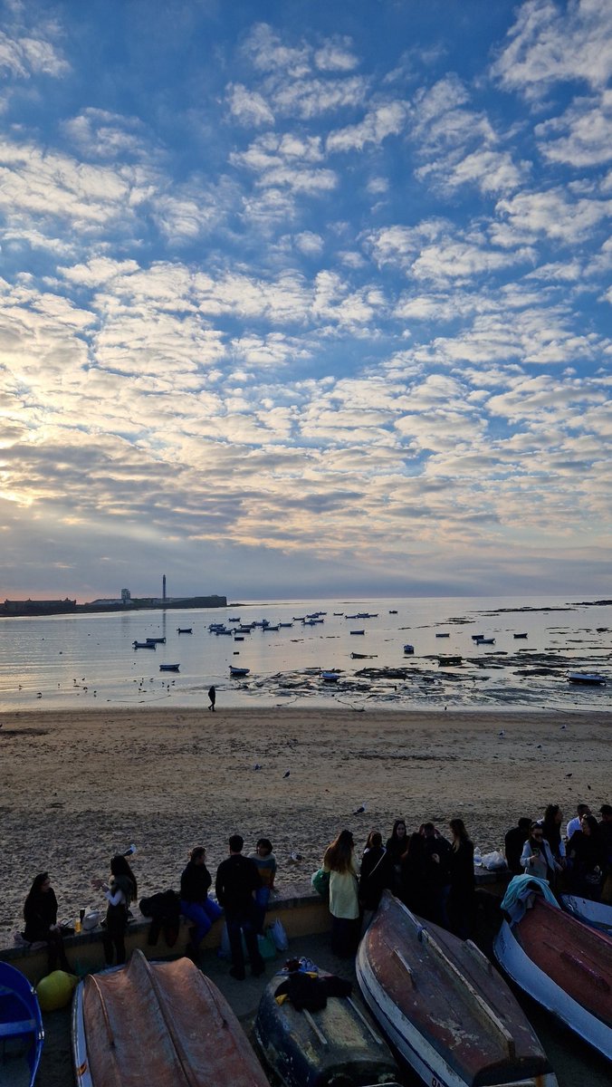 PabloAllende1's tweet photo. Navidad, Cádiz y mis amigos. Y encima mi salud está viendo la luz. Finalizamos bien 2023. https://t.co/Zkv5VcAa2K