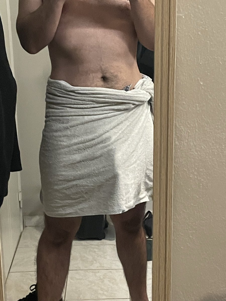 Ψιλοντρέπομαι να ανεβάσω χωρίς πετσετα🙃 #greekguy #greekfeet #greekgay #guy #feet #gay #greekbi #greekgayboy #greekcum #greekpoutsa #greekdick #greekman