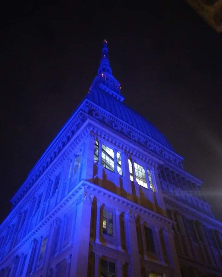 The Lady in Blue Mole Antonelliana #Torino Dec 2020 #turin #torinobynight #turinbynight #night #nightphotography #nightlights #citylights #citypics #cityphotography #urbandetails #urbanphotography #moleantonelliana #mole #viaggi #travel #traveling #travelphotography #blue #blu