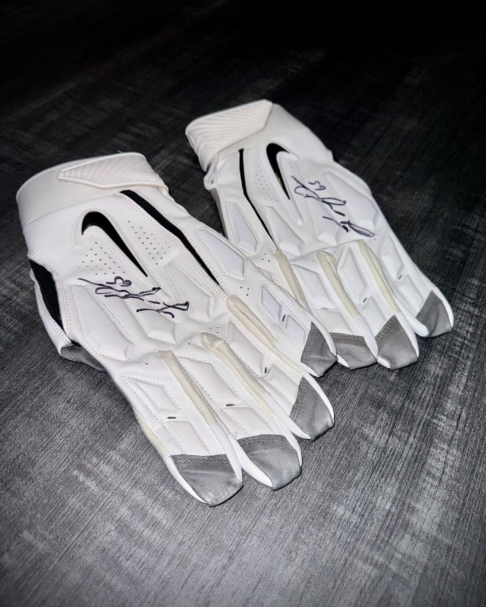 RT for a chance to win these @LaneJohnson65 autographed gloves 👀 Every RT is a vote for Lane! #WPMOYChallenge Rules: bit.ly/3GKNUWo