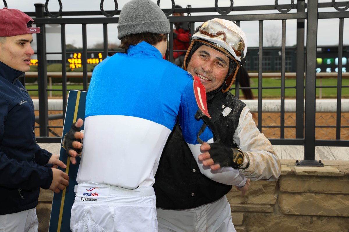 Jockey Luis Quinonez not only scores a 22-1 upset in race 5, but notches his 4000th career victory!! #Milestone