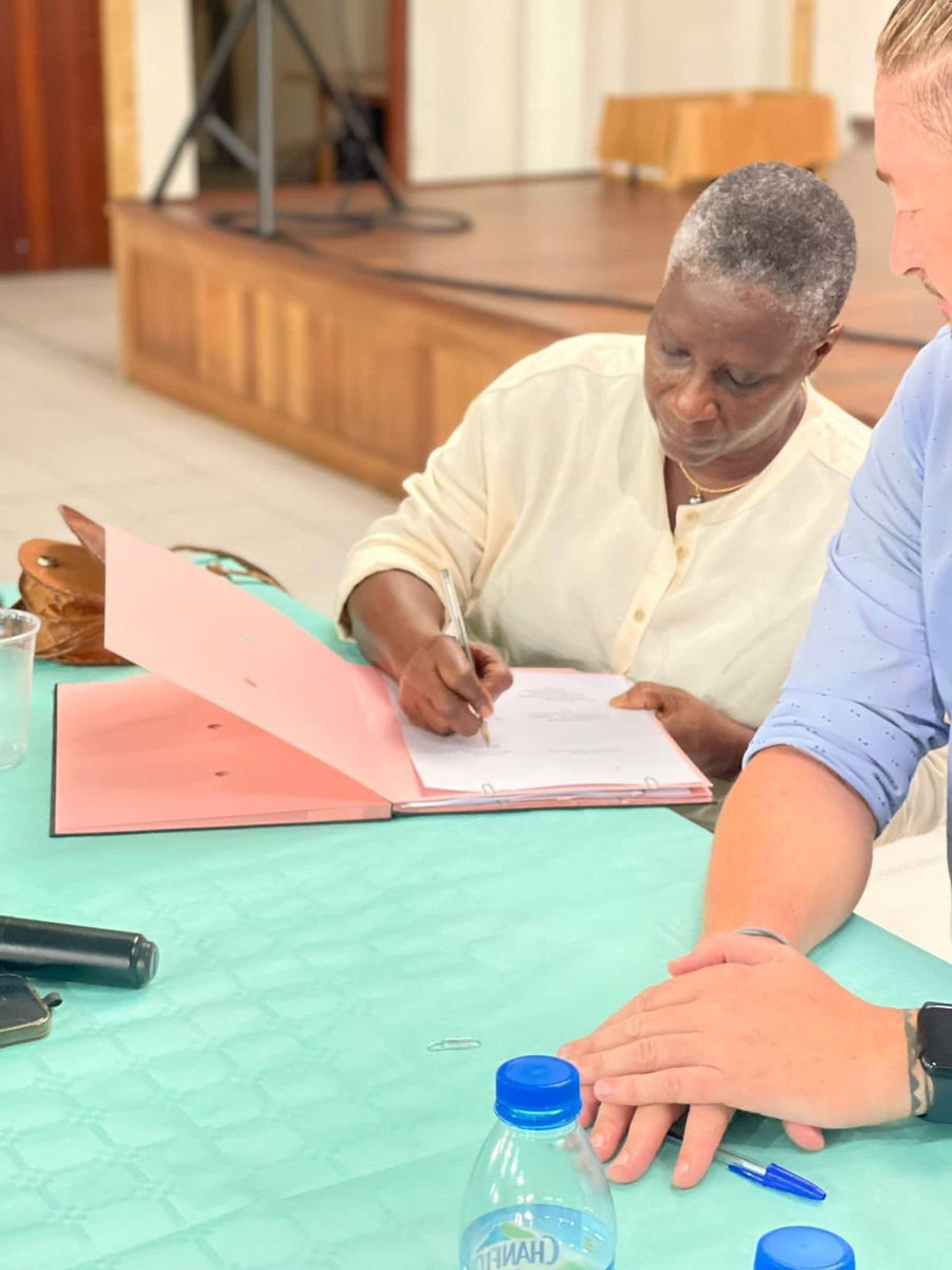 Prefet972's tweet image. [#emploi] | Signature le mardi 26 décembre, de la convention "Territoire Zéro Chômeur de Longue Durée" #TZCLD sur la commune de Rivière Pilote, en présence de la SP à la Cohésion Sociale, du maire, du #deets, de la présidente de l'association APIER et de @poleemploi_Mque