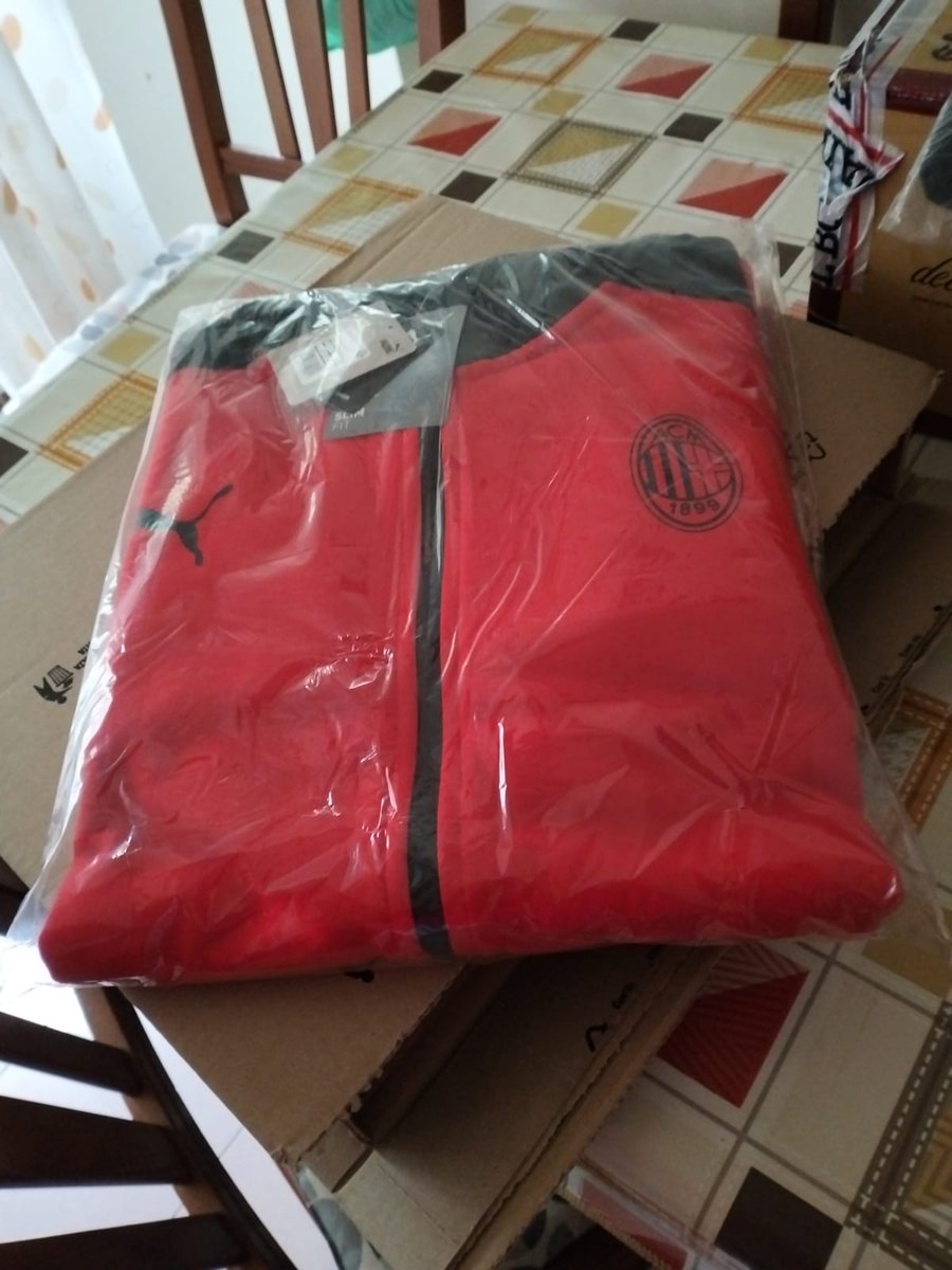 MarcoRN70's tweet photo. Grazie figlio mio, regalo stupendo.
#ComproOriginale #DiPadreInFiglio #SempreMilan https://t.co/6U5FU5Hmab