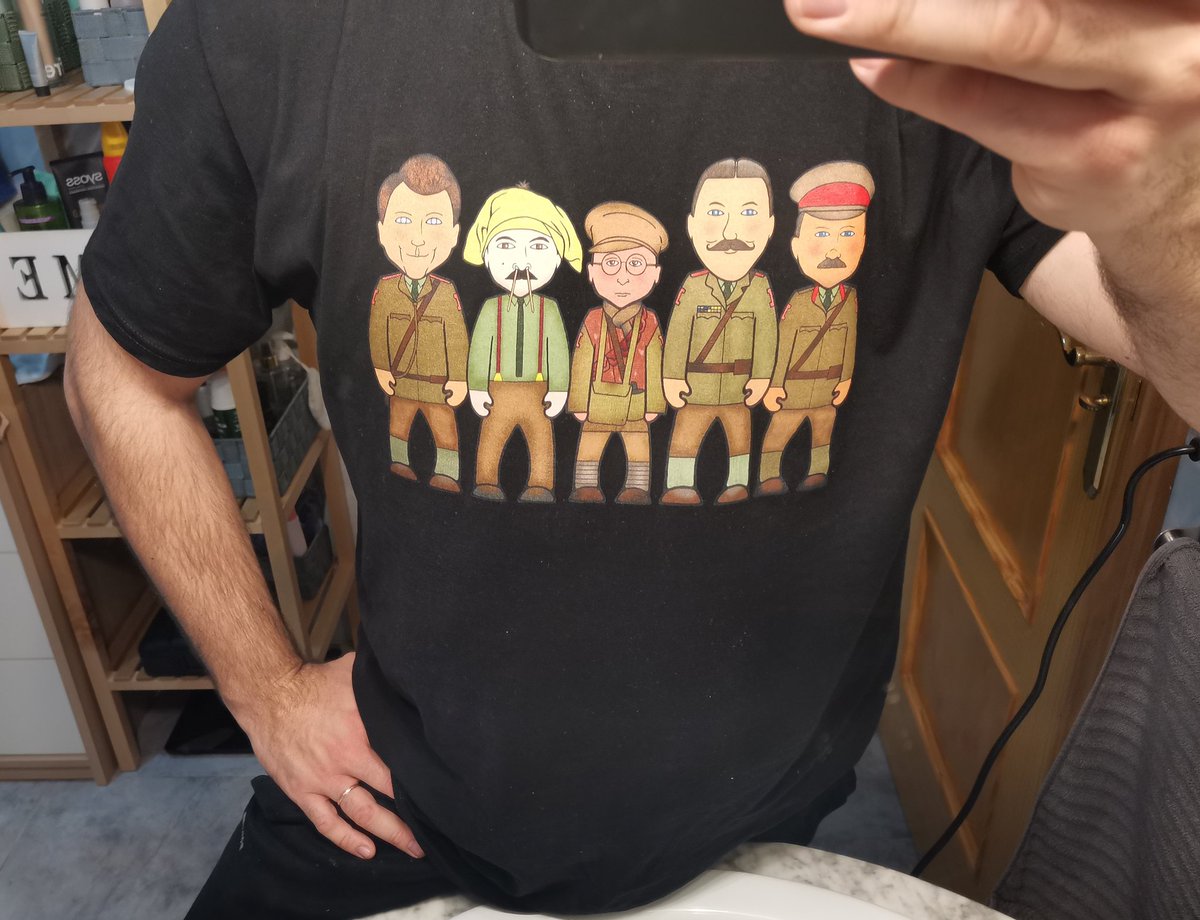 Agusti_RM's tweet photo. Quina alegria obrir el regal de Nadal que ens caga el tió i trobar-te'ls a tots cinc!

Sobretot l'Edmund #EscurçóNegre i en #Baldrick (i en George, en Melchett i en Reina)

#BlackAdder #CàstigCorporal #BlackAdderGoesForth
#BenPoquetsEntendranLaSamarreraPeròMÉsIgual https://t.co/oQyNqsKPsD