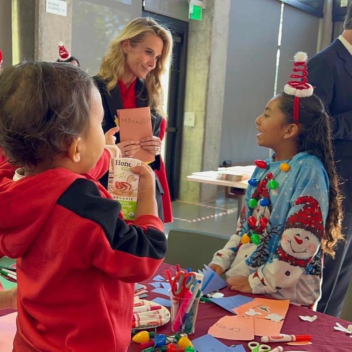 Honored to host @GavinNewsom and @JenSiebelNewsom at one of our new affordable housing/childcare sites. The Governor’s investment in #PromiseNeighborhoods allows for these these type of large-scale solutions. Thanks to the First Family for also helping deliver gift bags.