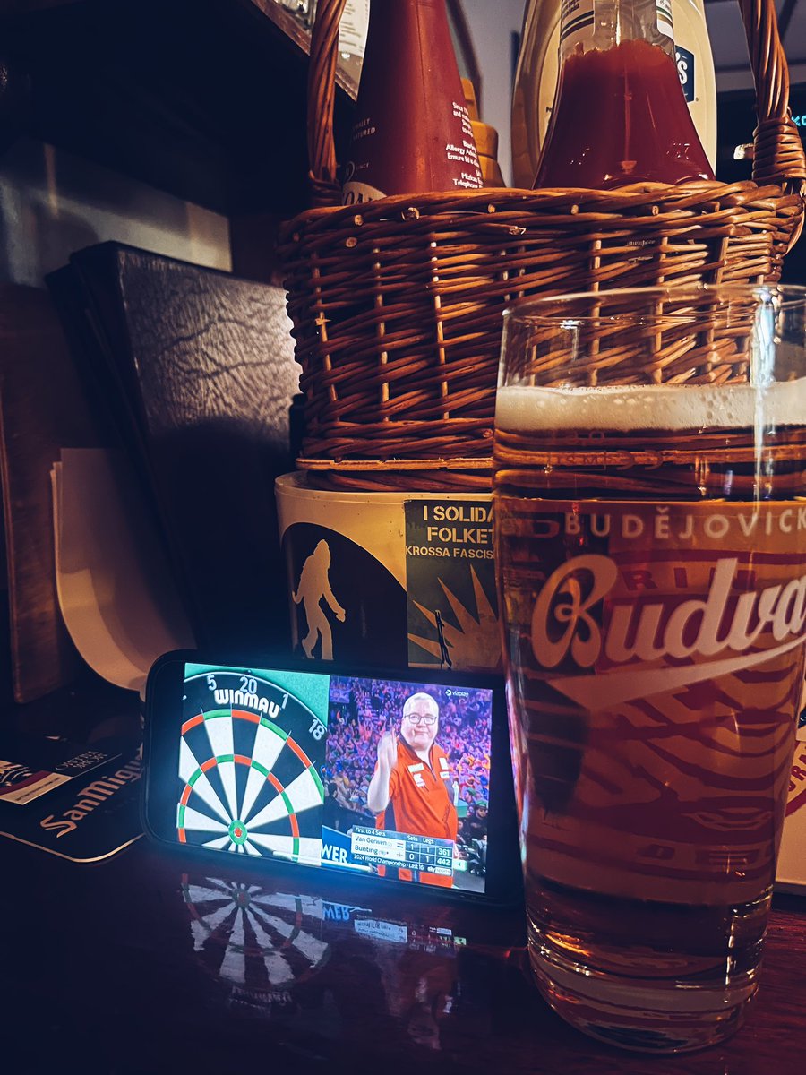 Édith Piaf tweet media