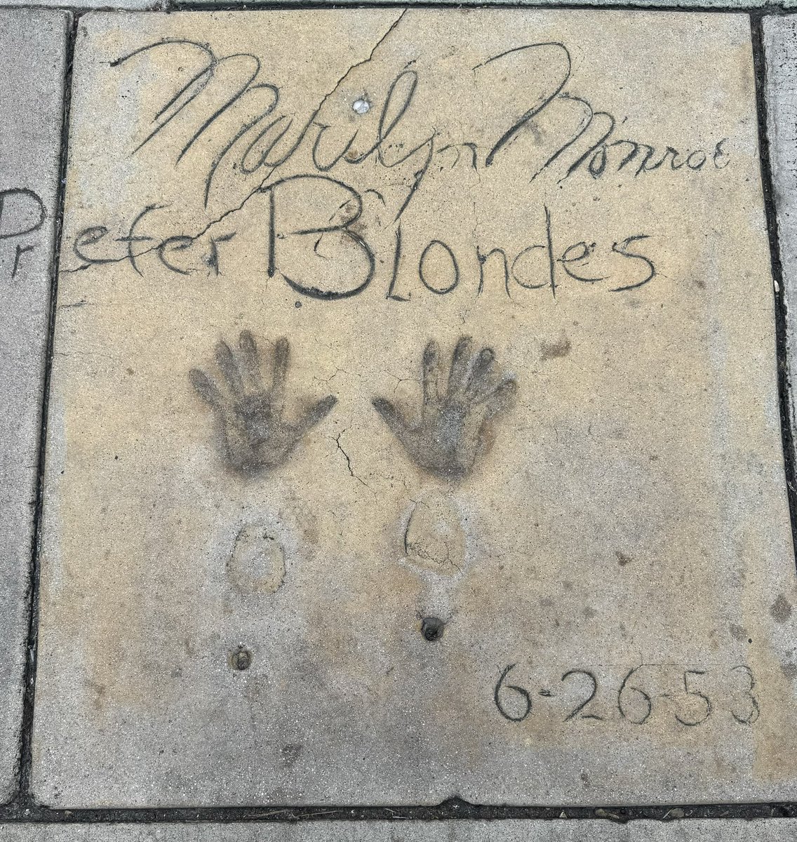 kxibrownie14's tweet photo. Spontaneous road trip…Hollywood! Disneyland tomorrow! 🥂💖✨ #bestieroadtrip #hollywood #flashdance #winterbreakfun https://t.co/jOrhU68r6T