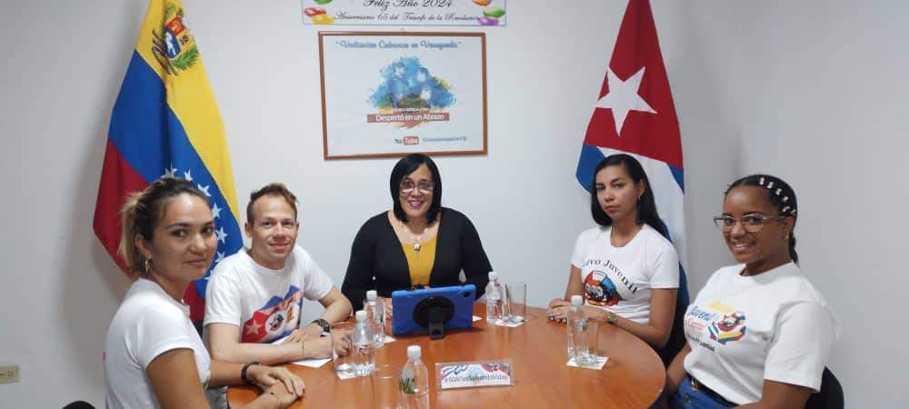Última Directa del año 2023 en el Canal YouTube "Valientes Cubanos en Venezuela". Emotiva, alegre, comprometida,  dedicada a las experiencias del IV Activo Juvenil Nacional. Seguiremos siendo continuidad en el año 2024. Gracias a los que nos han acompañado. #EstaEsLaRevolución