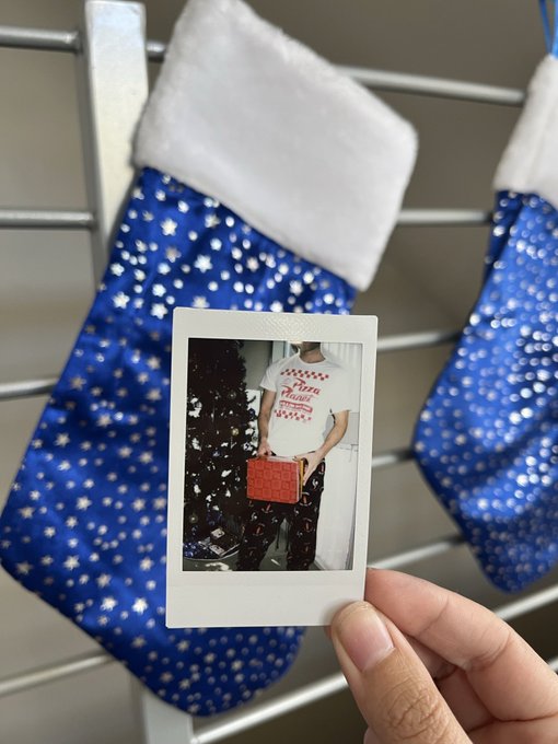 Happy Holidays, hope you unwrapped something fun 😌🎄🧑🏻&zwj;🎄 https://t.co/Lk3wOeJjZt