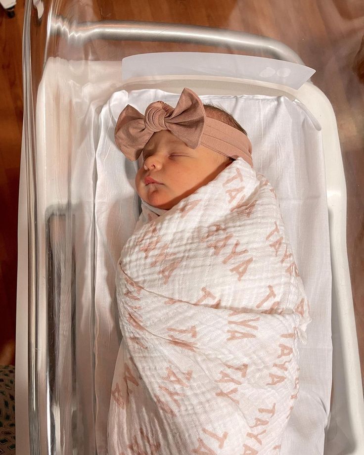 __Ginobboy's tweet photo. Les presento a Celeste Monroe Desousa, nuestra hermosa hija. https://t.co/6bE64y7724