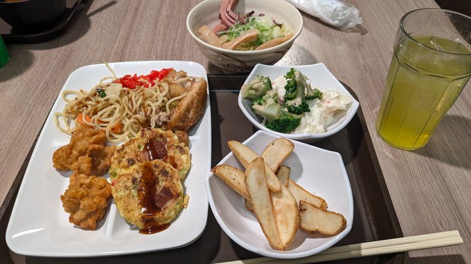 お昼ご飯はバイキング