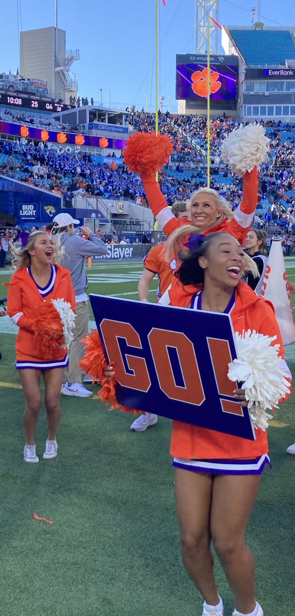 Cheer_Clemson's tweet photo. What a game!!!💜🧡 https://t.co/GDhc48XoWt