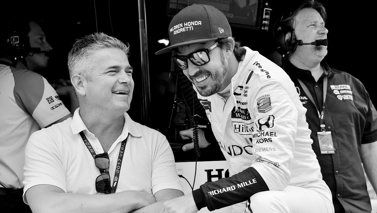 diegofmejia's tweet photo. Incrédulo ante la noticia de la muerte de Gil de Ferran. Surgió como gran figura en 🇺🇸, ganando la CART e Indy500, trascendiendo luego a roles con Honda y McLaren en #F1. Gran tipo, lo entrevisté en 🇧🇷 este año mientras su hija Anna animaba el grid con su música. DEP Gil. https://t.co/KWlK2IE2fM