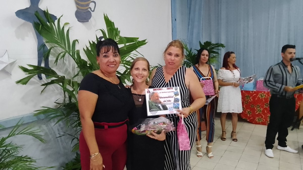 PCacocum's tweet photo. 🎊 La Asamblea Municipal del Poder Popular en #Cacocum, El Buró Municipal del PCC y el Gobierno Municipal reconocieron con la categoría de 🎖 Personalidad del Año a 20 destacados trabajadores de los diferentes sectores de subordinación local. 

#GobCacocum
#Personalidadesdelaño https://t.co/0UEA4YcP7U