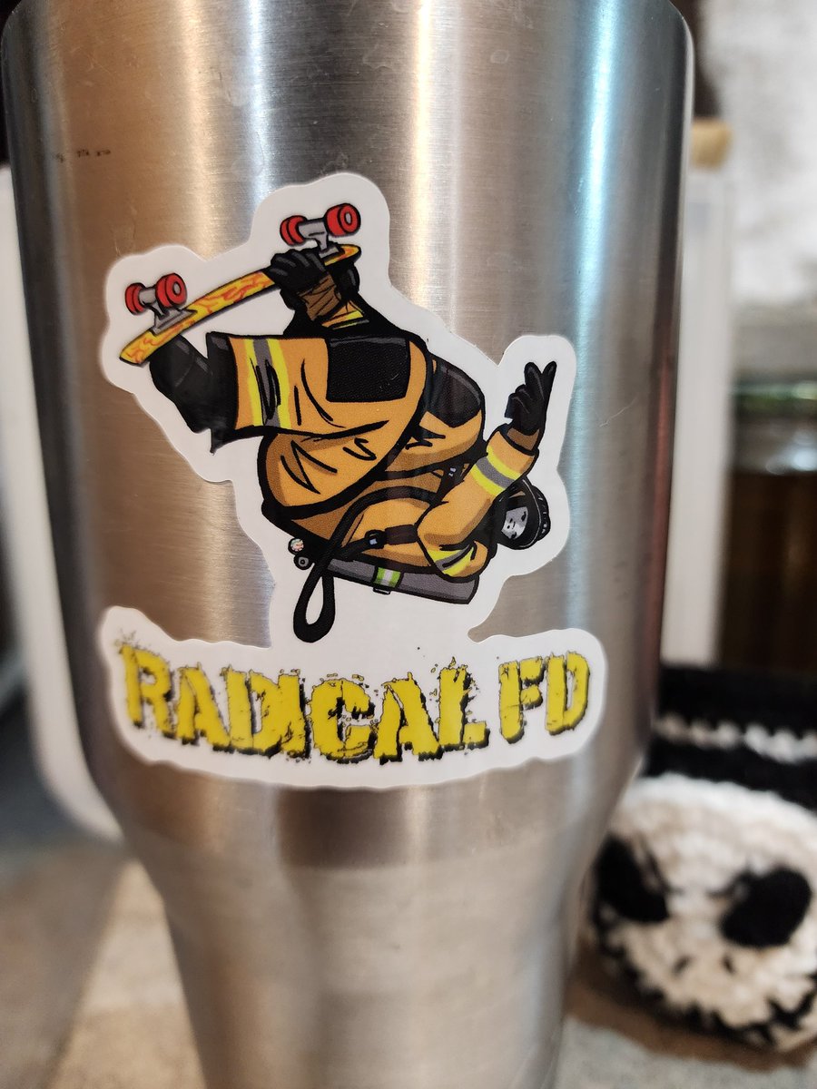 RadicalFD's tweet image. The Flagships are in! Click the link in my bio to get thos first round of limited edition stickers featuring our McTwisting Firefighter! 😁🤙

#firelife #firefighter #firerescue #fireservice #firehelmet #stickers #slaps