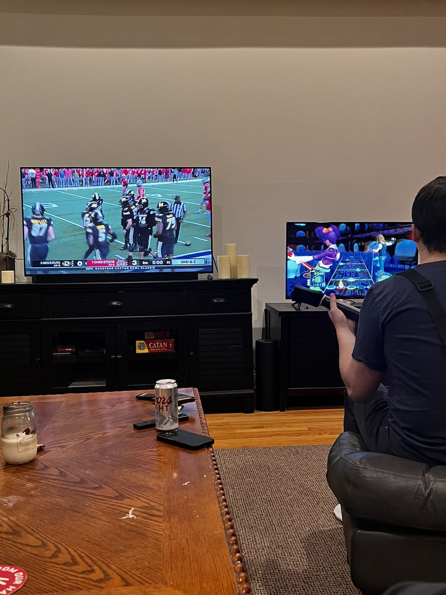 el cuush tweet media