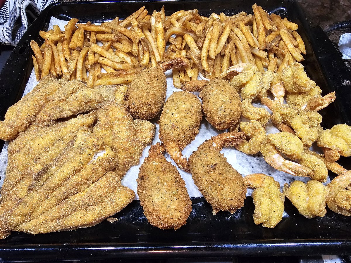 plead_da_fif's tweet photo. Shiiid let me put my #fishoff entry in... https://t.co/5GN6c0g35i
