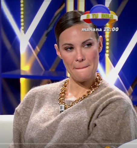 Ammri_ta's tweet image. Tras ver las imágenes, el lenguaje no verbal de la Yesi lo dice todo: mordiéndose la lengua y tragándose las palabras 
#GHVIPDebateFinal 
#DeViernes29D