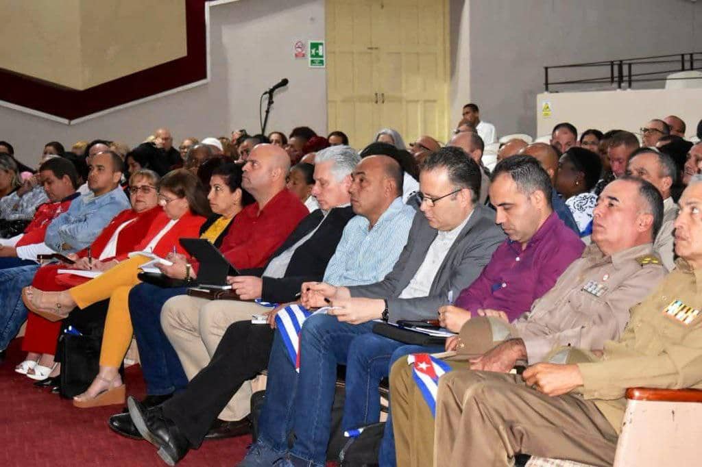 LuisMorlote's tweet photo. Este #29deDiciembre2023, a 65 años del descarrilamiento del Tren Blindado y toma de la Loma del Capiro por el #CheGuevara en la batalla de Santa Clara, asistimos a la @AMPPSantaClara, en la que @DiazCanelB nos exhortó a seguir defendiendo los sueños por #Cuba. #EstaEsLaRevolución https://t.co/TTsqI4TPjX
