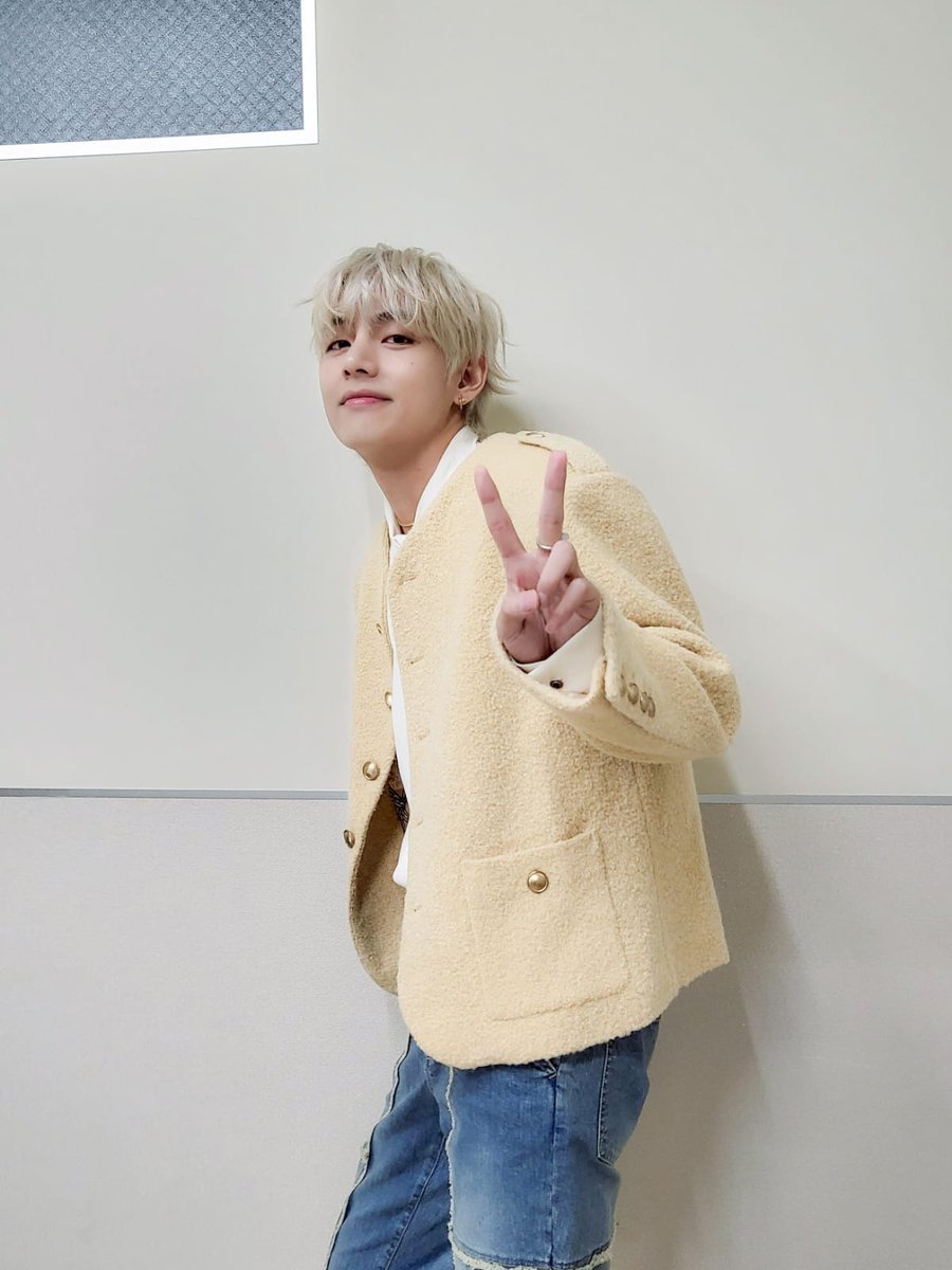 caz4rt's tweet photo. Happy Birthday!! Kim Taehyung🤍🤍 https://t.co/ReiPh4uN09