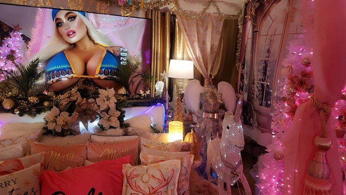 My 2023 Christmas / Holiday Cam Room Decor (from left to right)  It's a Pink Christmas  @camsdotcom https://t<a href="/tag/halloweencostume"class="tags"><span>#halloweencostume</span></a><a href="/tag/halloween2023"class="tags"><span>#halloween2023</span></a>