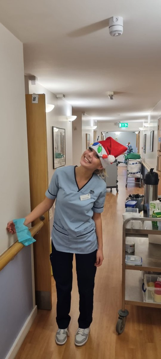 We had a lovely visit from Santa on Christmas Day, bearing gifts for all our patients. Hope everyone had a peaceful and happy day 🥰 @EdinburghHSCP @almac1405 @NHS_Lothian @LesleyC21479401 @patwynne70 @FlynnBillie