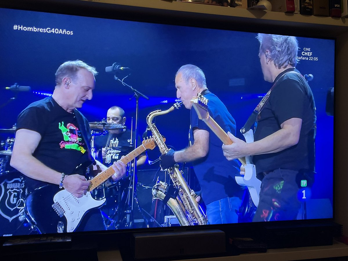 Disfrutando de #HombresG40Años  gracias a <a href="/rtve/">RTVE</a>