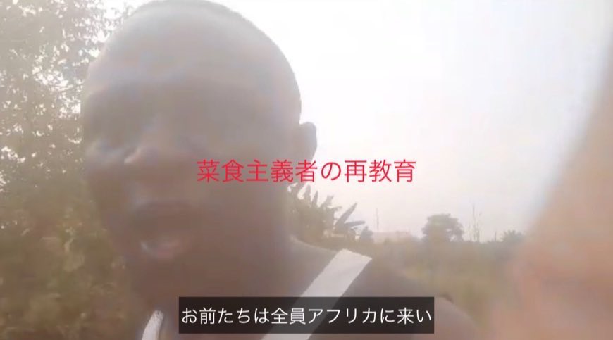 letejada's tweet photo. 私はデュラ村の鳥を殺した(5日前クリスマス)その動画に日本人から沢山の批判DMが届いた,
お前たちはアフリカに来い.
首血抜きと命の本質を教えますよ https://t.co/FWnnBz8lOt