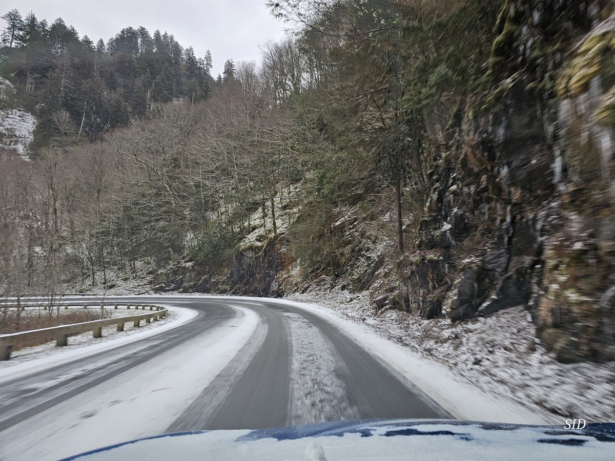 Sidbeary's tweet photo. @SmokiesRoadsNPS TN side of Newfound 1pm https://t.co/XambnwHhV7
