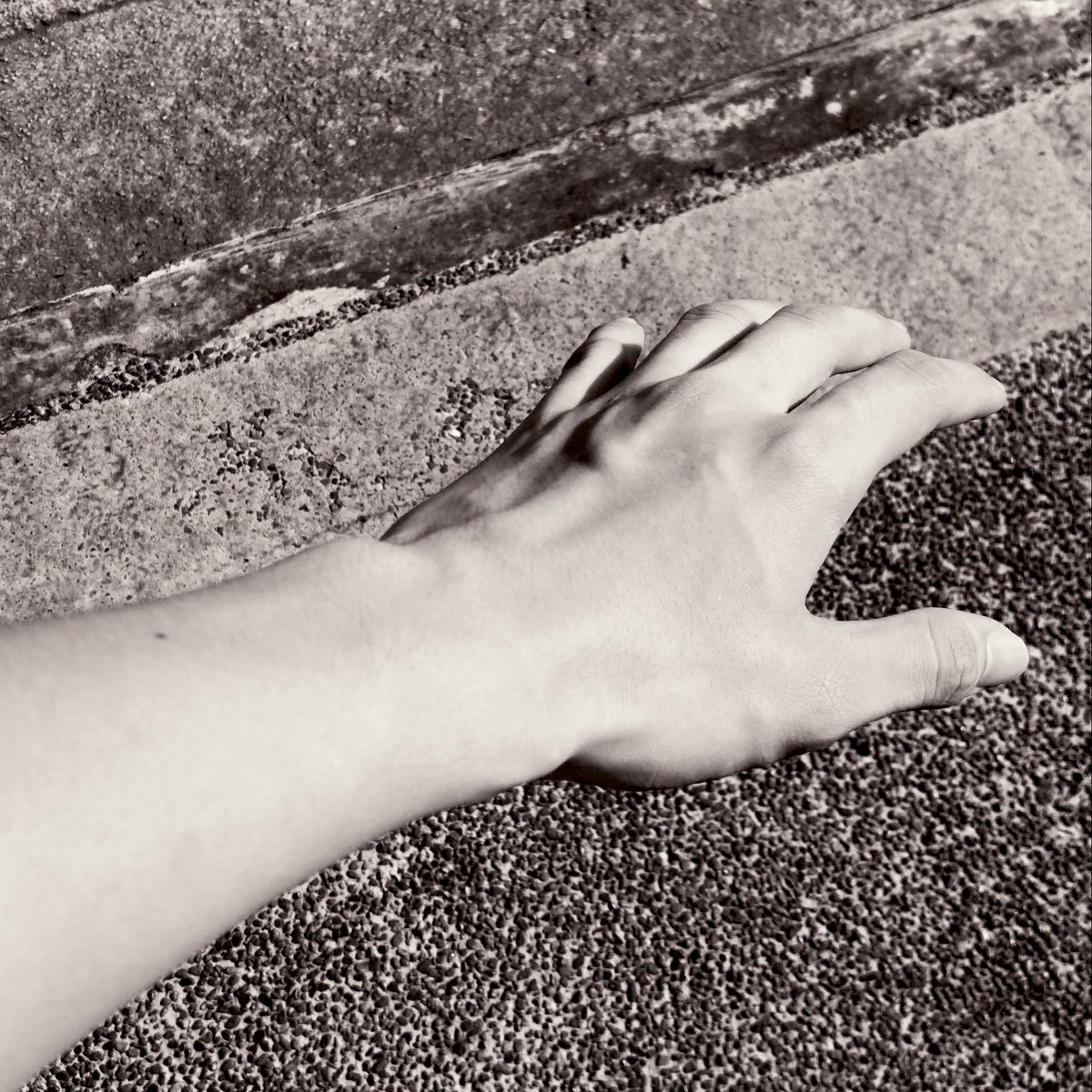 Luke89983279's tweet photo. Bored af… at least my hands look nice https://t.co/XizUYDMOmQ