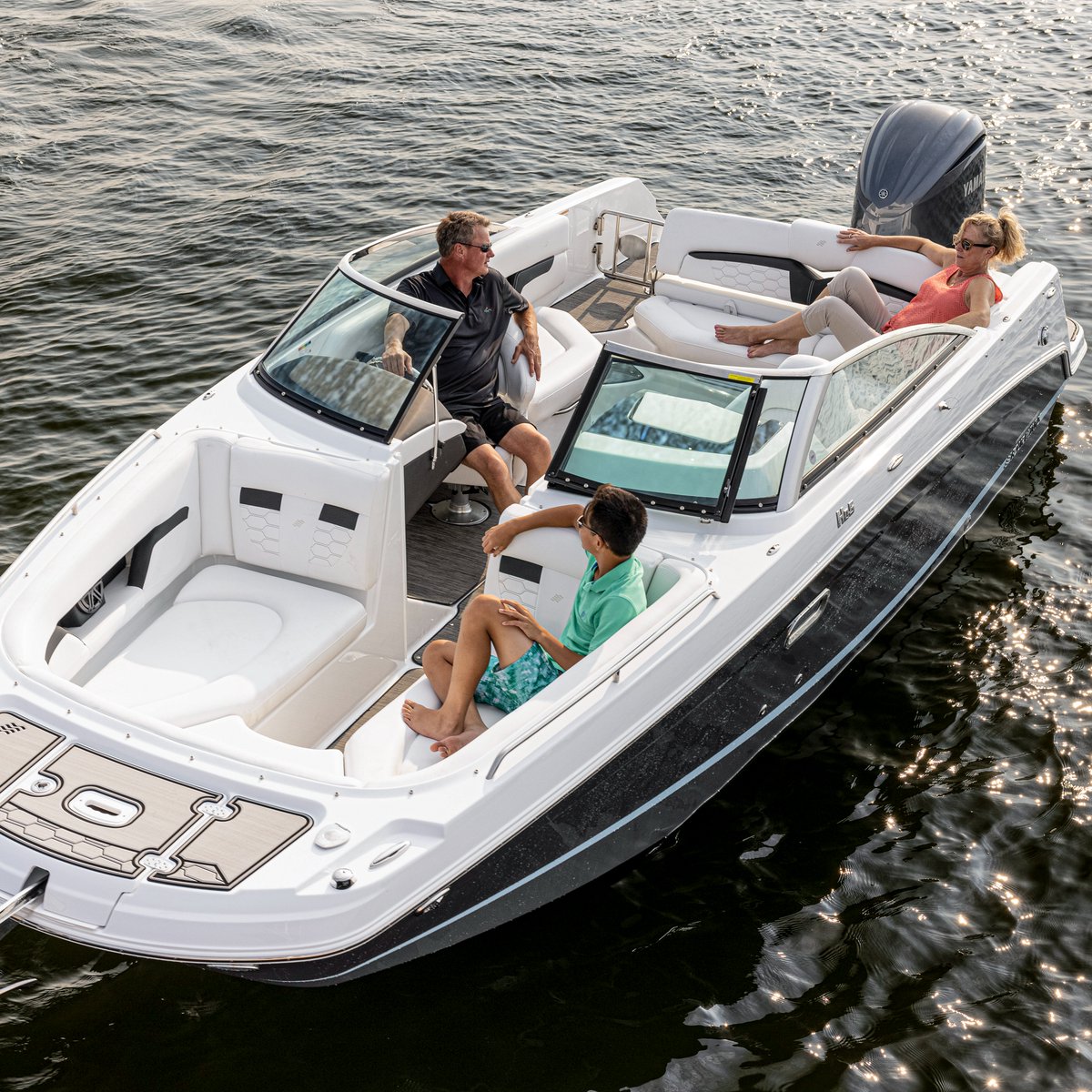 Comfortable seating and a spacious layout allow for you to bring all of your favorite people out for a ride in your HD5 Outboard. 

#FourWinnsBoats #TheFinerSideOfLife #IconicBoats #BoatingWithFriends #OutboardBoat #HD5OB