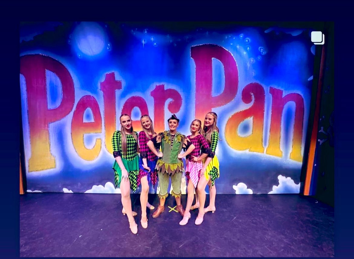 Our girls <a href="/maddison07/">pam smith</a> 💚 #panto #peterpan #Dancer <a href="/BradPlayhouse/">Bradford Playhouse</a> #dancers
