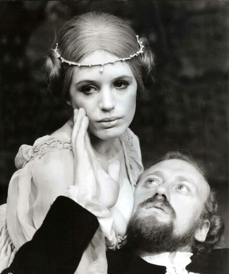 Marianne Faithfull and Nicol Williamson in Hamlet, directed by Tony Richardson, 1969
#mariannefaithfull   #BOTD