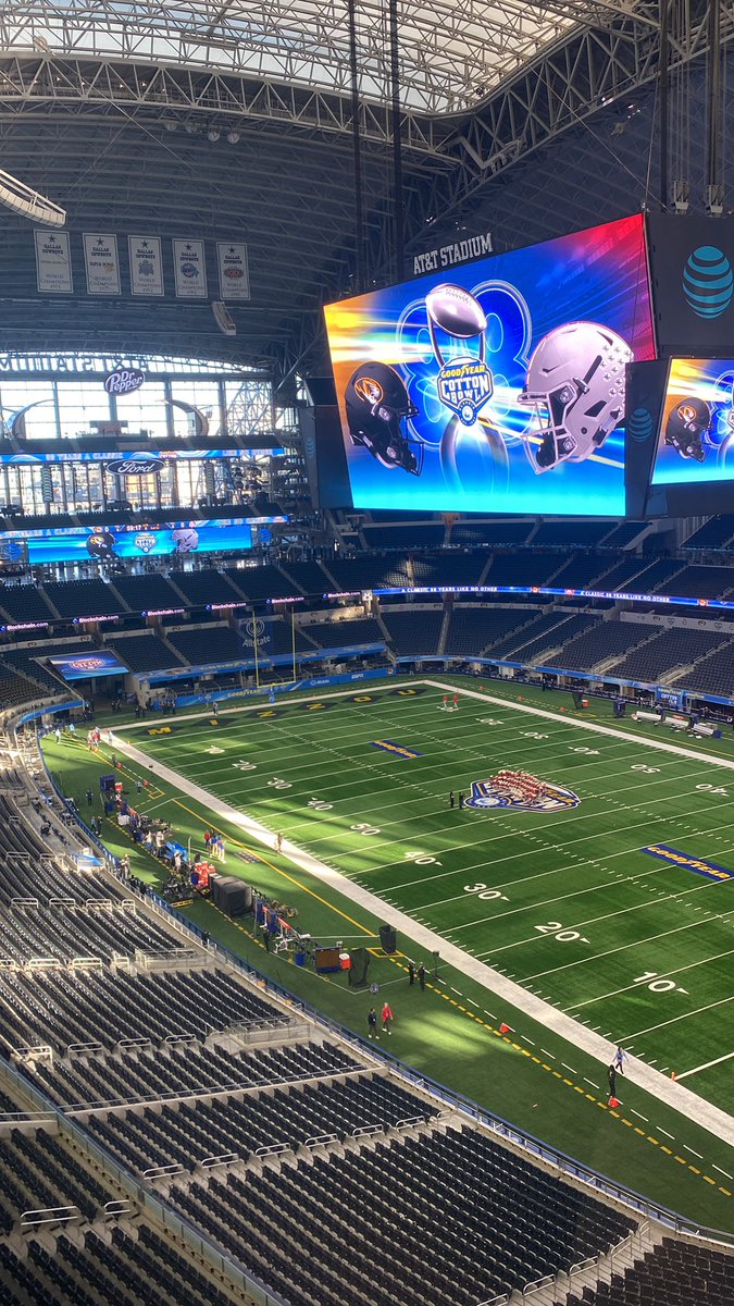 In three hours, it’s #Mizzou vs. Ohio State in the Cotton Bowl.

Until then, I count 10 stories live from Dallas at columbiatribune.com/sports/tiger-e… since Tuesday afternoon. 

Go check ‘em out to get ready for a huge night. Plenty more to come from me before the day is done.
