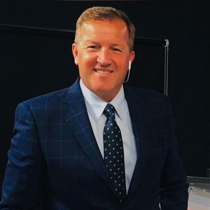 Editor_76's tweet image. El gobierno acaba de nombrar como Secretario de Medios al periodista de LN+, Eduardo Serenellini. Es el mismo que hace unos días dijo en su programa que las familias van a tener que ajustarse y hacer "una comida fuerte por día" por la crisis económicas.