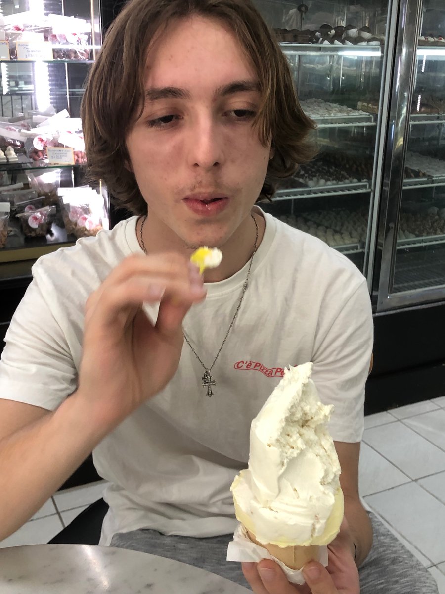 Deniseorm's tweet photo. Despidiendo 2023 en Nueve de Julio, Pcia de Buenos Aires . Mis hijos descubriendo los helados Argentinos ! Un Manjar !!! Vivimos en el Caribe y allá esto no existe ! Los seguimos desde Sint Maarten siempre ! Gracias por tanta información y buena onda! #TNcentral feliz 2024! https://t.co/V3fChoaHFw