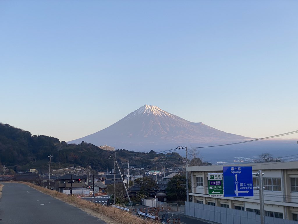 Us_Lantern's tweet photo. 今年の冬は暖かく、富士山も雪少なめ... https://t.co/7hACr9ZV2Z