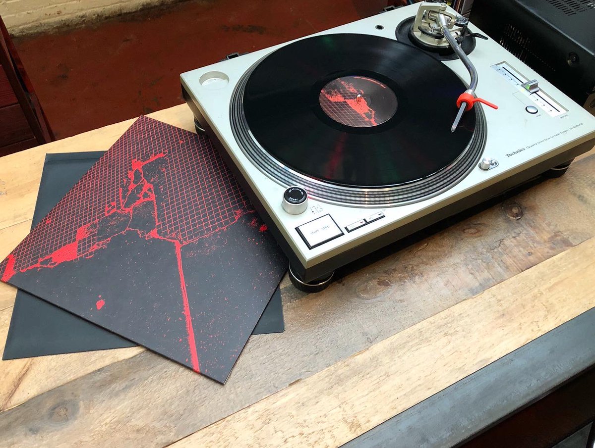 smashedplastic's tweet image. Friday afternoon vibes at the plant, listening to @wearefacs + Dianogah. Getting even more psyched for our 5th Anniversary Party on 2/3!! Ticket link: t.ly/kHk4M - score yours today.

#DIANOGAH #FACS #BLOODHYPE #smashedplastic #chicagopressingplant #diyvinyl