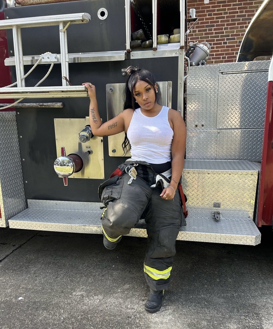 thereallnene_'s tweet photo. Ran by the man but the women keep the tempo 💁🏽‍♀️
#firefighter #femalefirefighter #blackfirefighters #blackheroes #EMS https://t.co/gOuxX3T1se