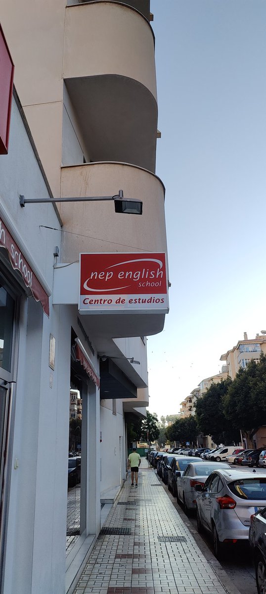 In Malaga stad kun je ook Engels leren..... Maar volgens mij is nep toch fake ? 😏