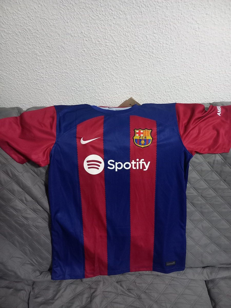 eduardo_crc's tweet photo. Otro año que los reyes traerán ilusión al "grande" de la casa.... gracias! @futbasketcamis4 https://t.co/tkWxJP2OiQ