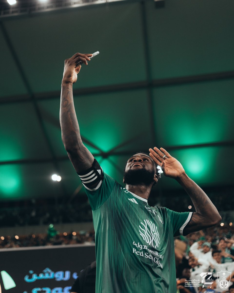 يوم جمعـة .. والخصـم أصفر 👀 
والرئيس يحسمها، عادات لاتتغير 😁💚