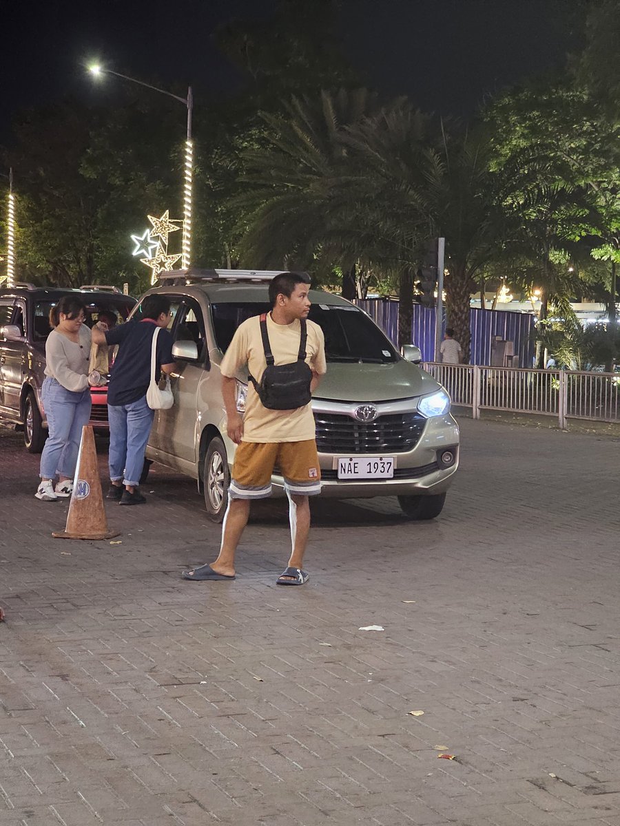 Winnierc28's tweet photo. @grabph  grabe akala ko mga taxi drivers lang ang nangongontrata yun pala pati mga Grab drivers nagongontrata na rin. Ang hirap mag book ngvride pauwi ng Manila galing ng MOA. https://t.co/pjkHBbWOmk
