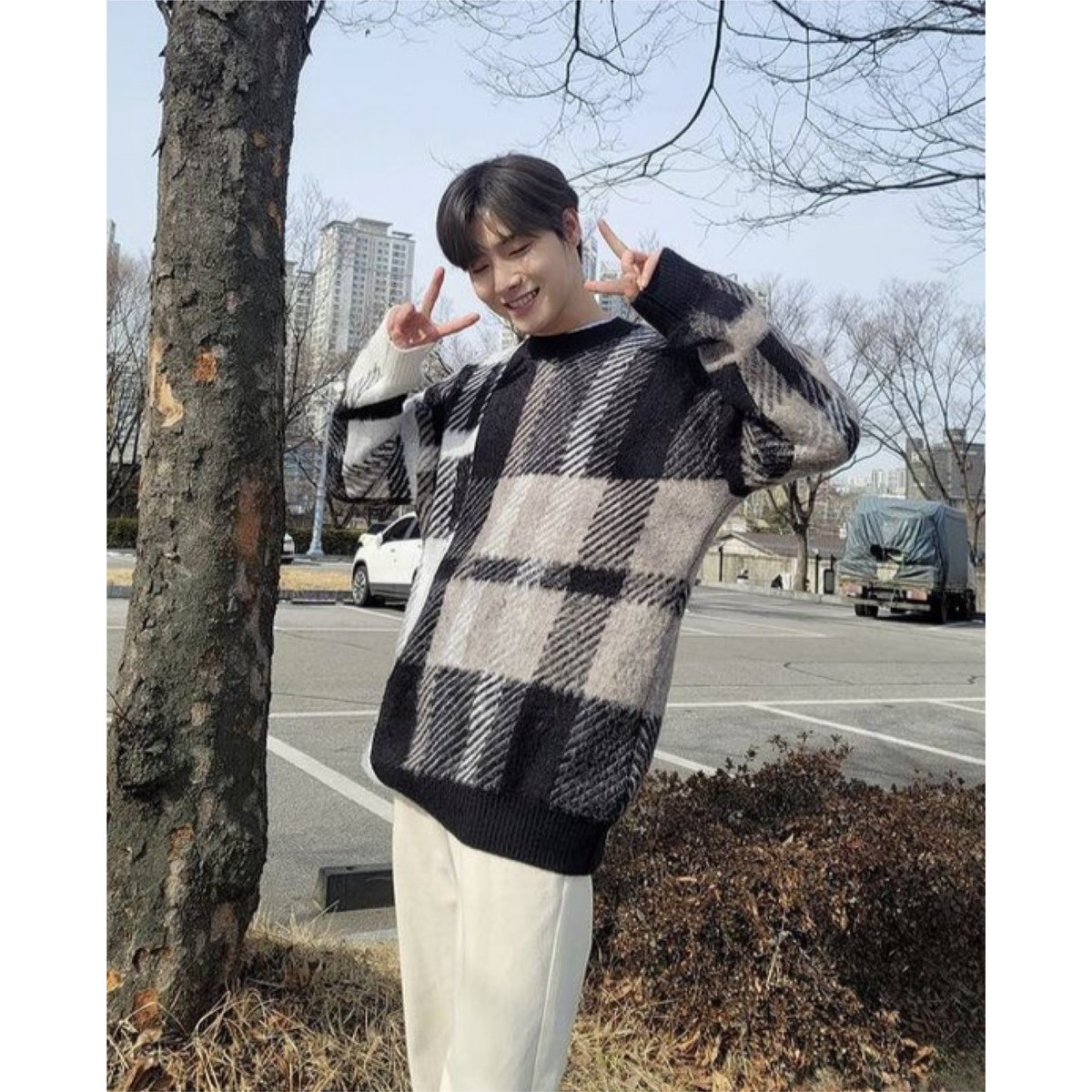 KpopMilitary's tweet photo. D-12 until Yonghoon gets discharged
🏠: 11. January 2024
🖼️: cozy vibes
#YONGHOON #JINYONGHOON #ONEWE #WEVE
Follow & turn on the 🔔 to not miss any daily countdown :) https://t.co/ig83BXHeGC