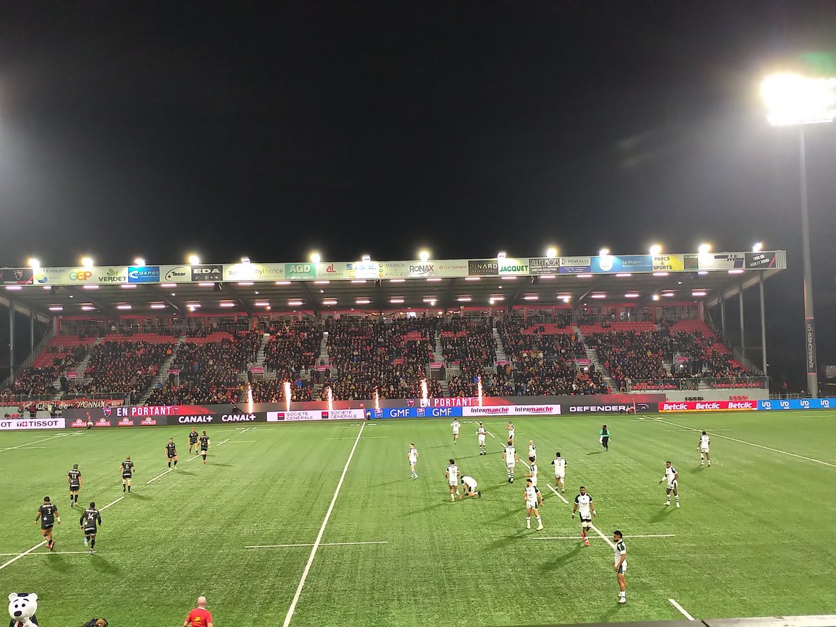 damienabad's tweet photo. Magnifique victoire de notre รฉquipe @OyonnaxRugby face ร la @SectionPaloise ce soir ร Mathon. Battre la 2รจme รฉquipe du championnat est une belle performance. Bravo les #OYOMEN #TOP14 #OYOSP https://t.co/9tUKW1bmO8