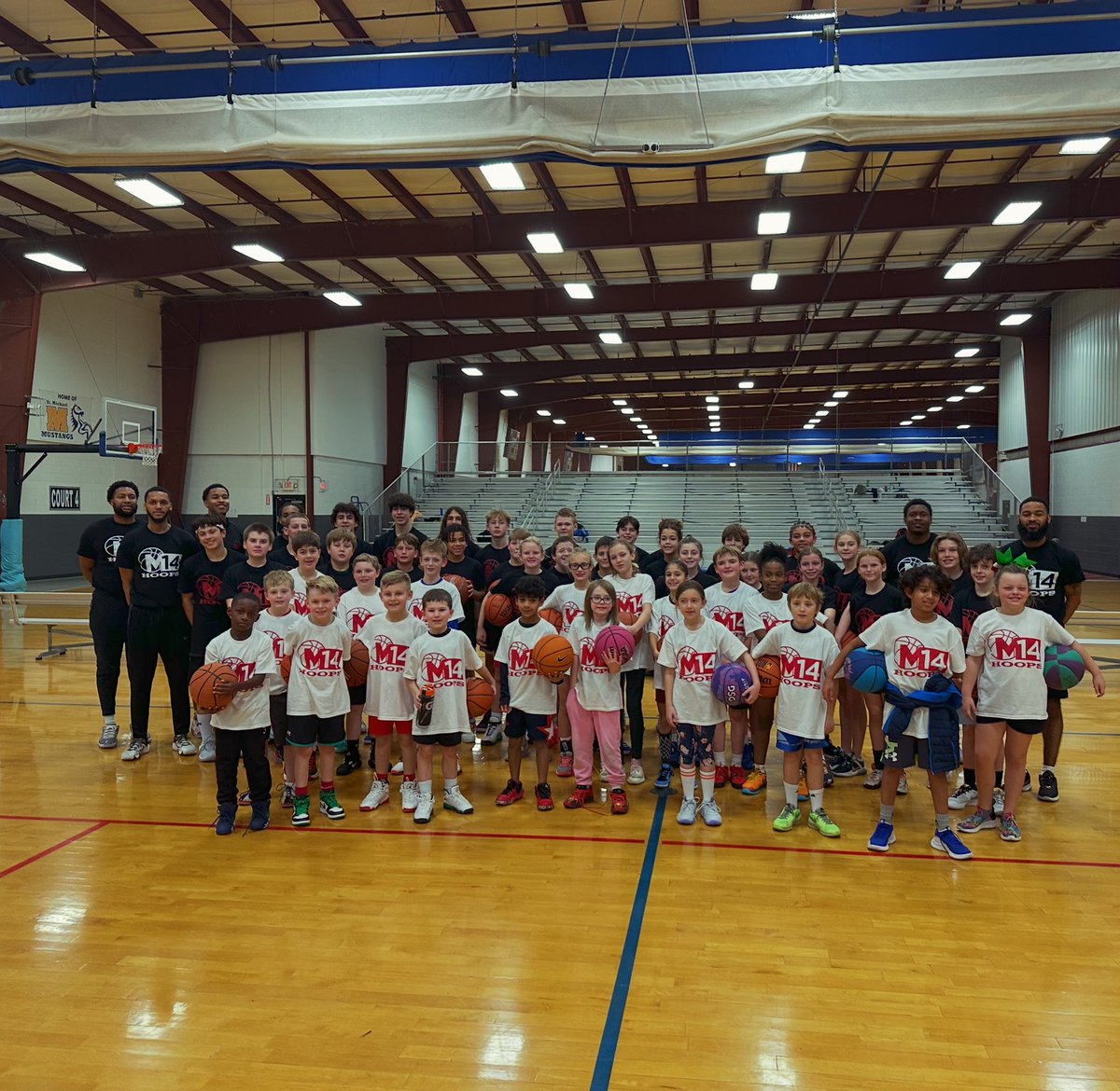 M14hoopsCincy's tweet image. Thank you to all our players that attended our first ever 
Winter Break Ball Handling Camp❄️
The energy in the gym was amazing and it was great to work with so many new players. 
#repthe14 #traininghastotranslate