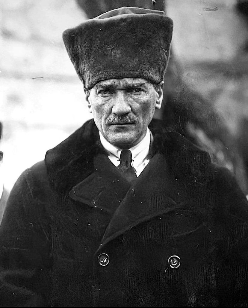 leventkoc_'s tweet photo. 100 sene sonra bile yattığı yerden tüm savaşları kazanan, kanı bozuk hainlerin kanını donduran büyük özgürlük savaşcısı.
Milyonlarca yıl geçsede bunu değiştiremeyecekler.
Atasını tanımayan it peşinde gezer.

#mustafakemalatatürk #gazimustafakemalpaşa #özgürlüksavaşçısı https://t.co/aS3sDp3Grm